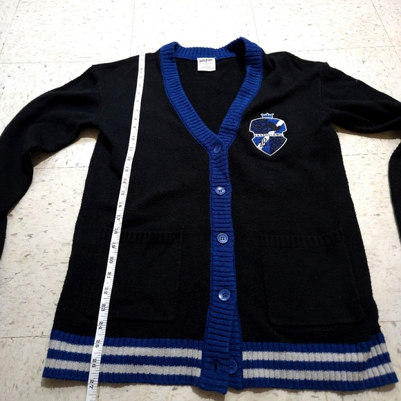Harry Potter | Ravenclaw Black and Blue V-Neck Cardigan Sweater - Picture 9 of 10